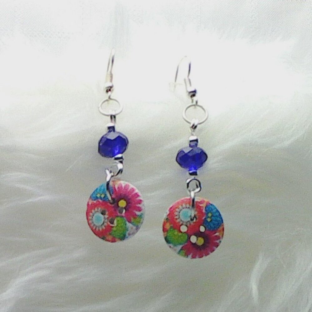 No. 1699 Pretty handmade earrings with half-inch diameter buttons